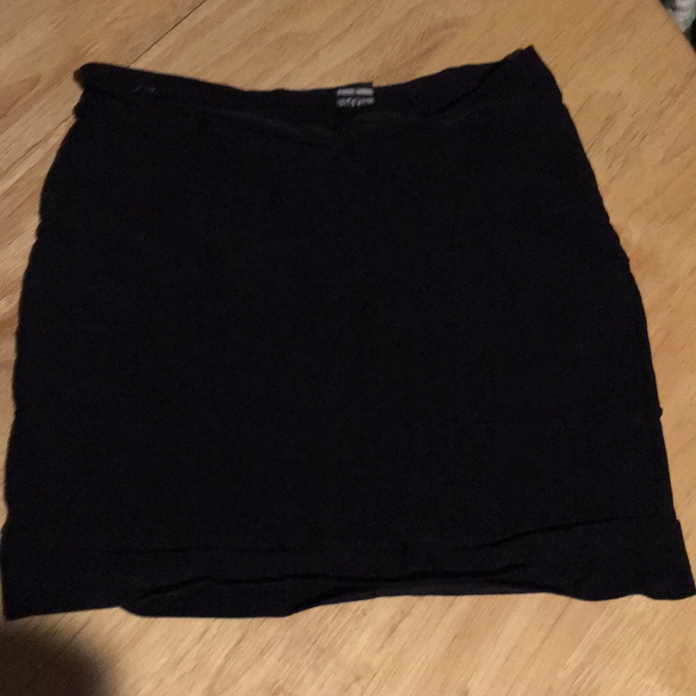 An itty bitty stretch skirt - poof
